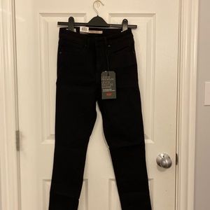 NEW Black Levi’s